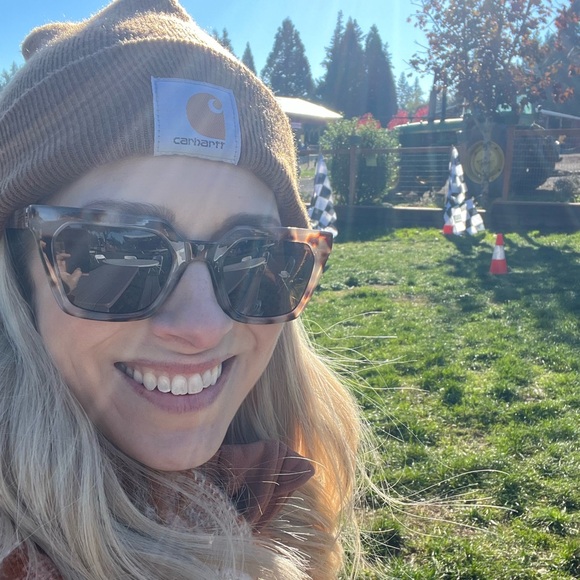 Meet your Posher, Hayley - Picture 1 of 1